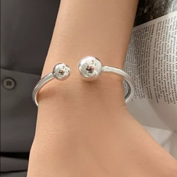 NEW Silver Plated Ball End Cuff Bracelet - Picture 6 of 8